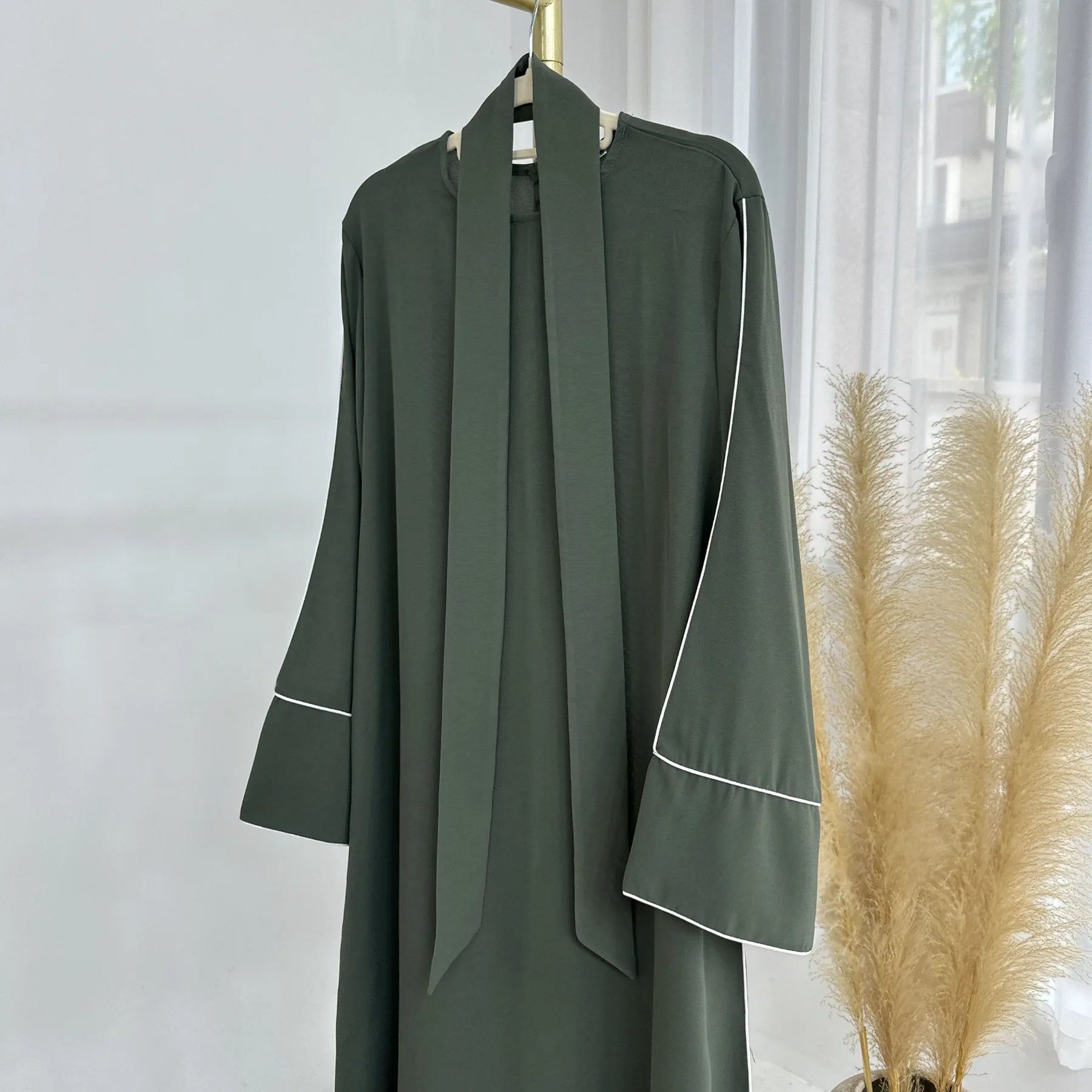 Plain Closed Eid Abaya Dress Silk Velvet Abayas for Women Dubai Luxury Muslim Modest Dresses Islamic Clothing Kaftan Hijab Robe